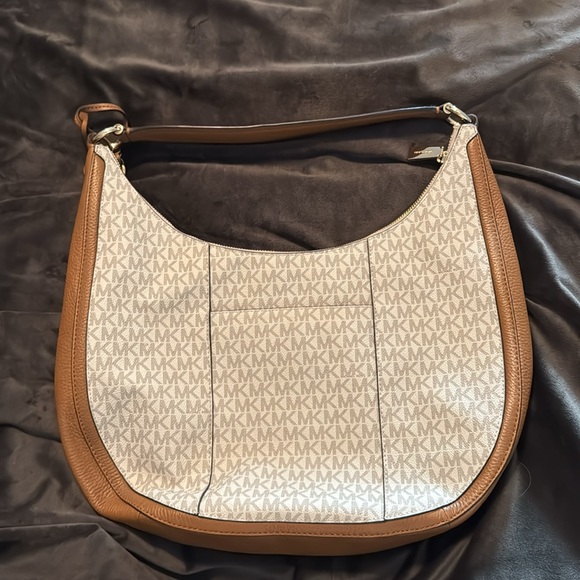 Michael Kors Signature Lydia Large Hobo Bag - Picture 3 of 6
